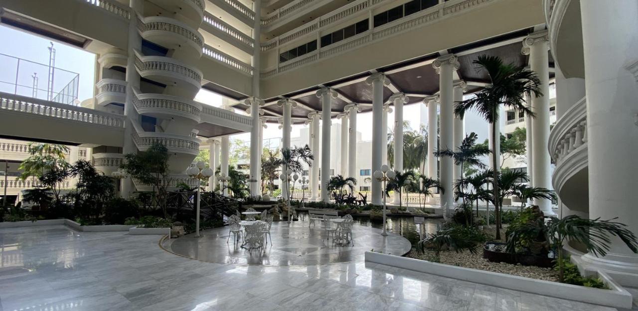 Sky Beach Beachfront Pattaya Exterior foto