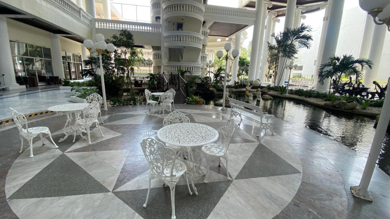 Sky Beach Beachfront Pattaya Exterior foto