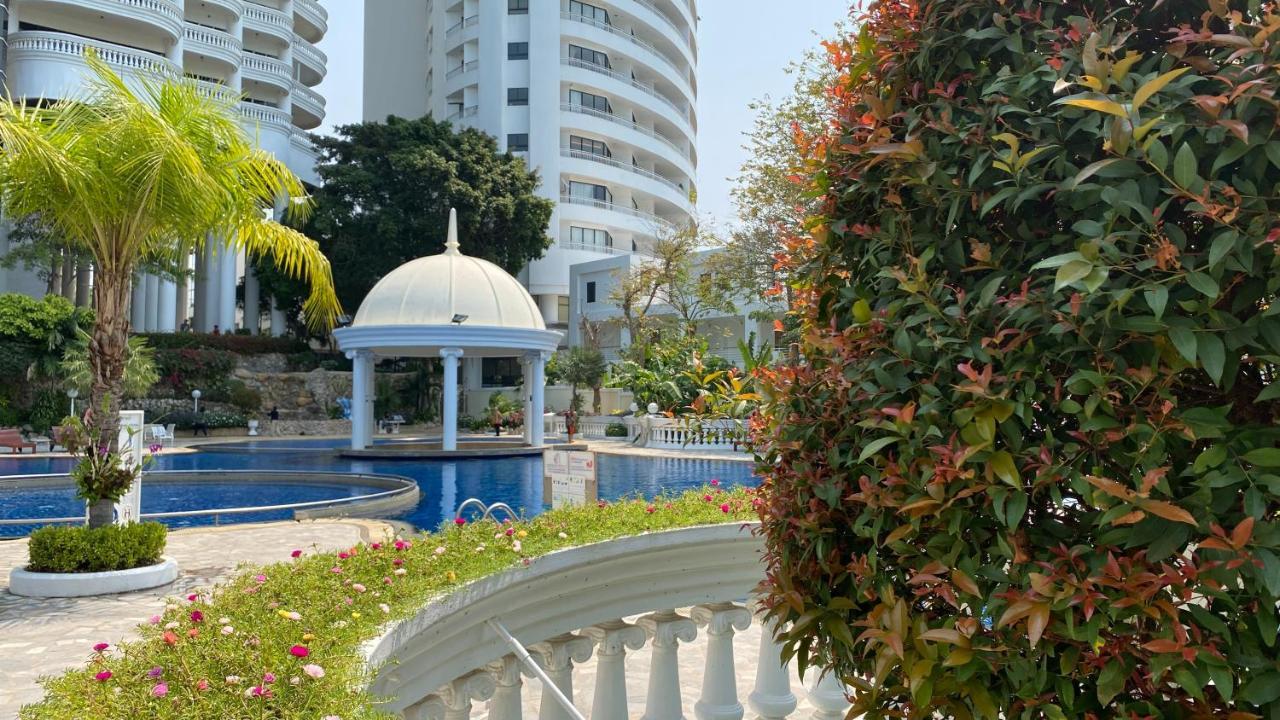 Sky Beach Beachfront Pattaya Exterior foto