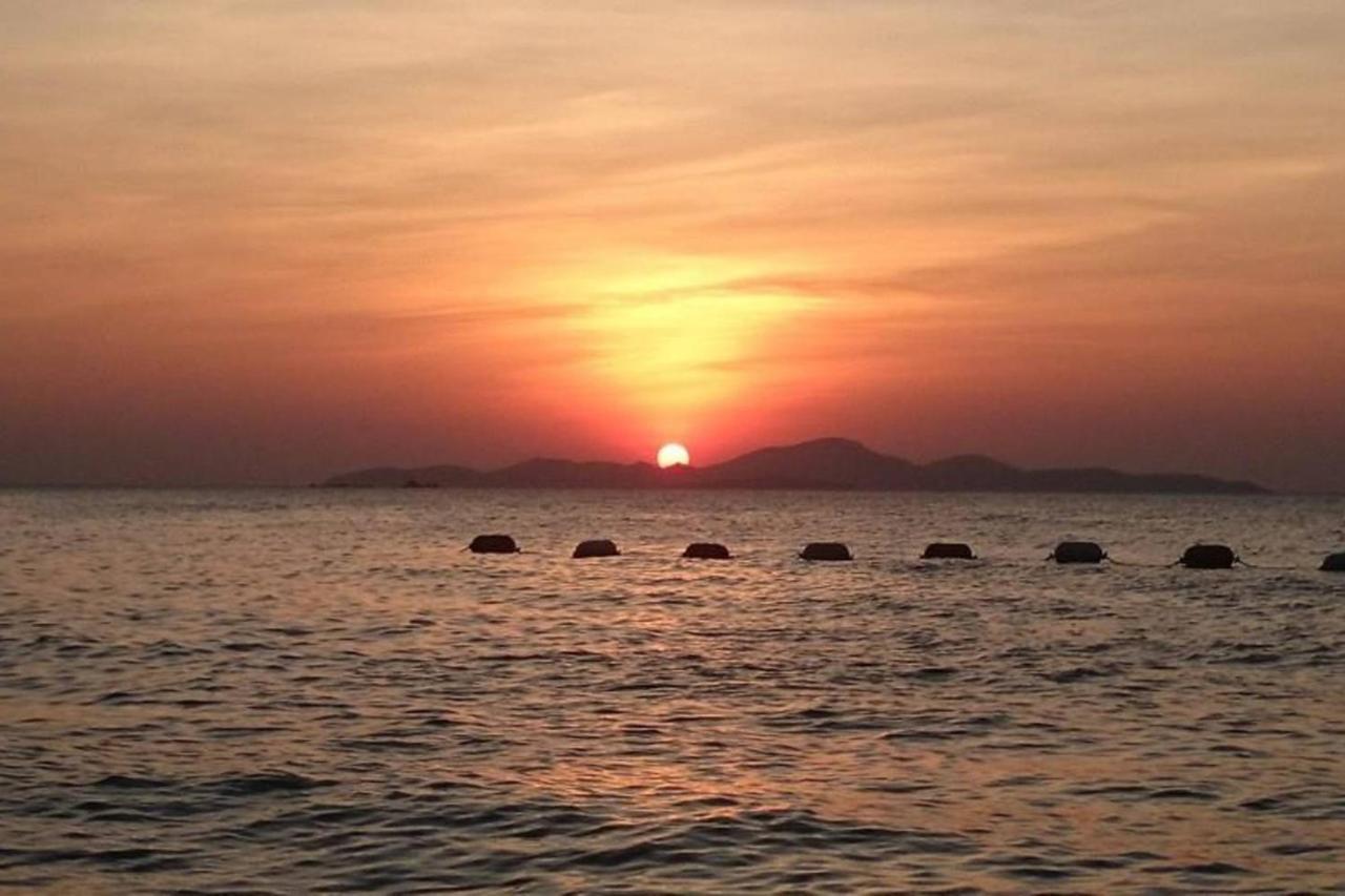 Sky Beach Beachfront Pattaya Exterior foto