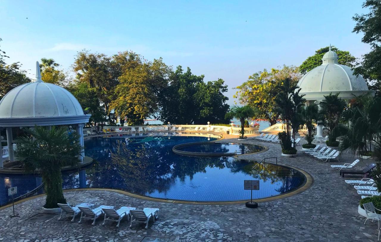 Sky Beach Beachfront Pattaya Exterior foto